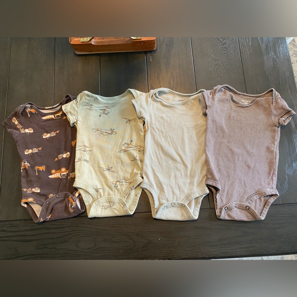Set of 4 Baby Bodysuits in Neutral Tones